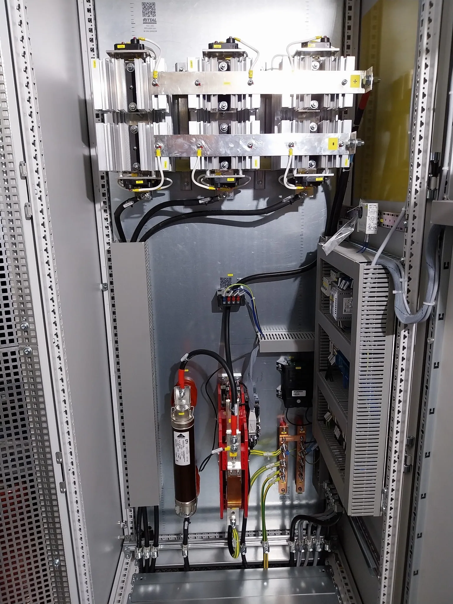 Kontajnerový zdroj 3 kV DC pre železničné vozidlá — 4