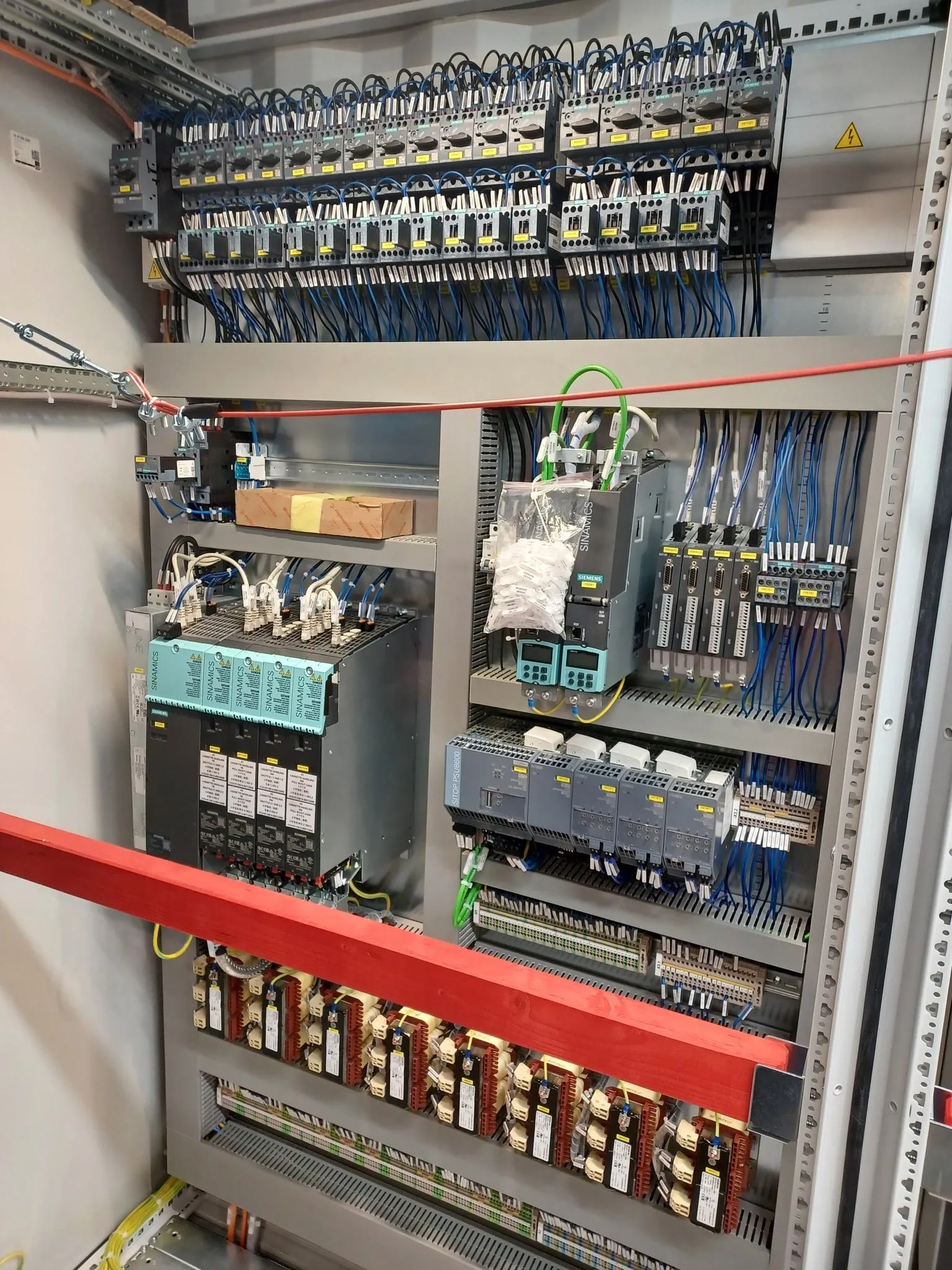 Rozvádzače a kontajnery NES — 3