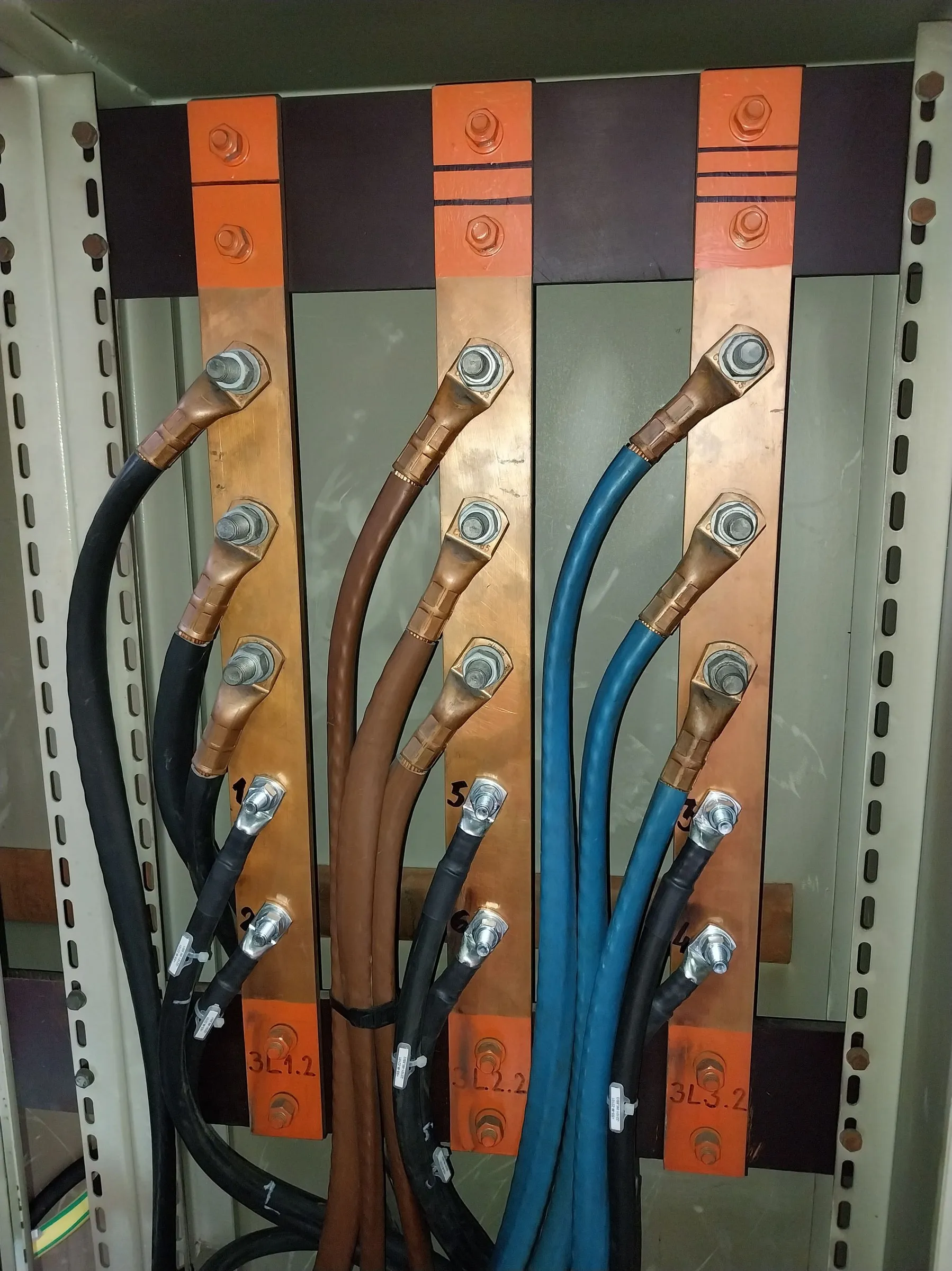Rozvádzače a kontajnery NES — 5